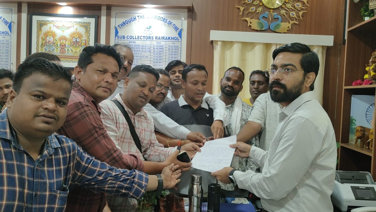 Press Club submits Demand letter to Sub Collector for dedicating completed projects in Redakhol city to the public